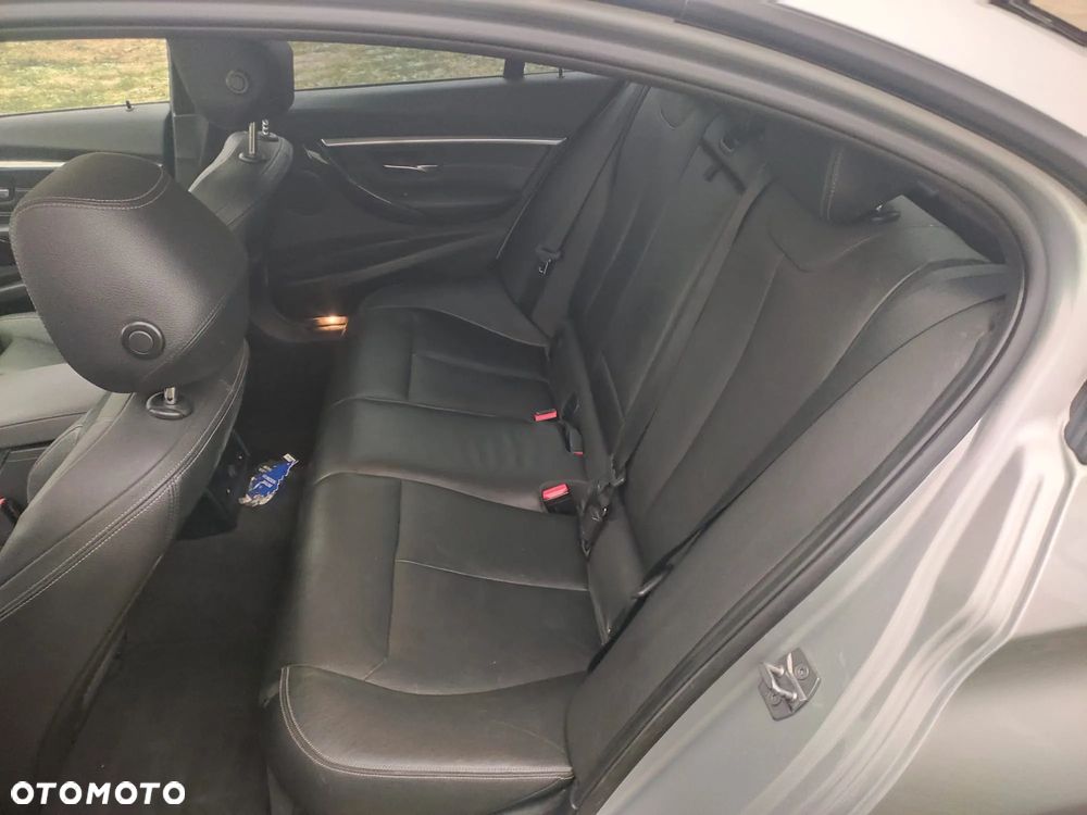 BMW Seria 3 328i xDrive Sport Line - 10