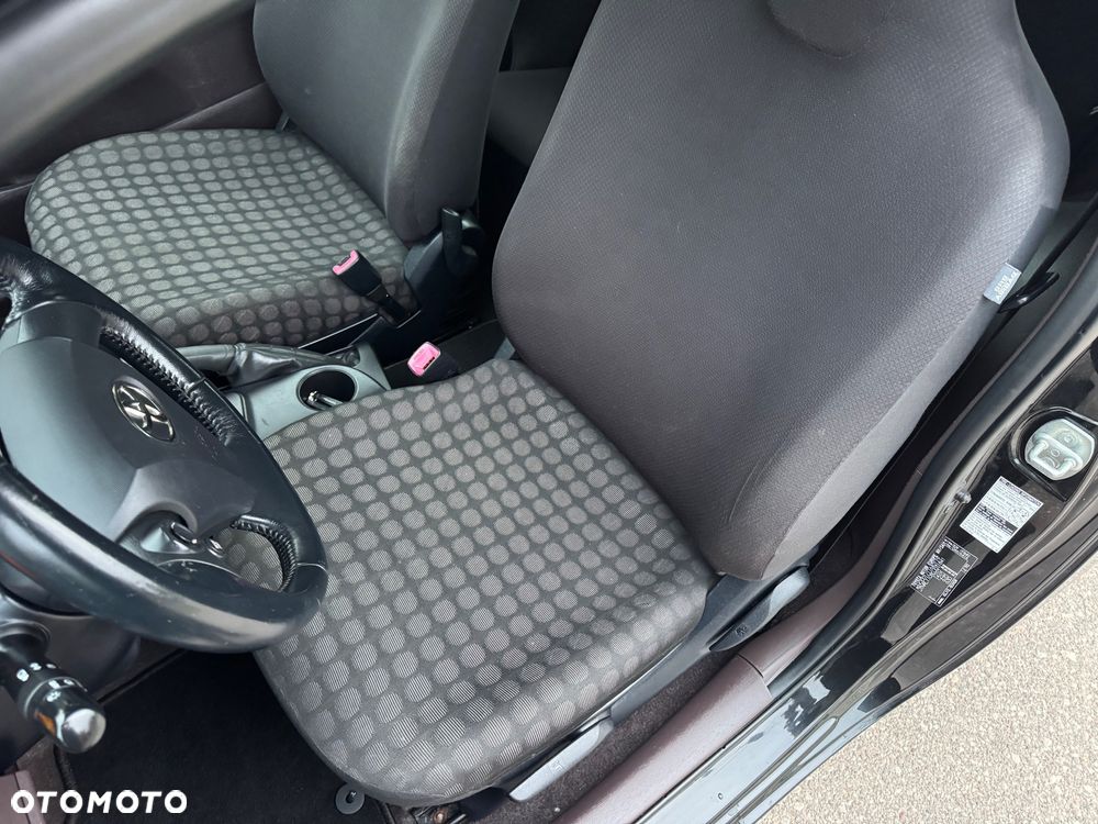 Toyota iQ 1.0 Multidrive + - 32