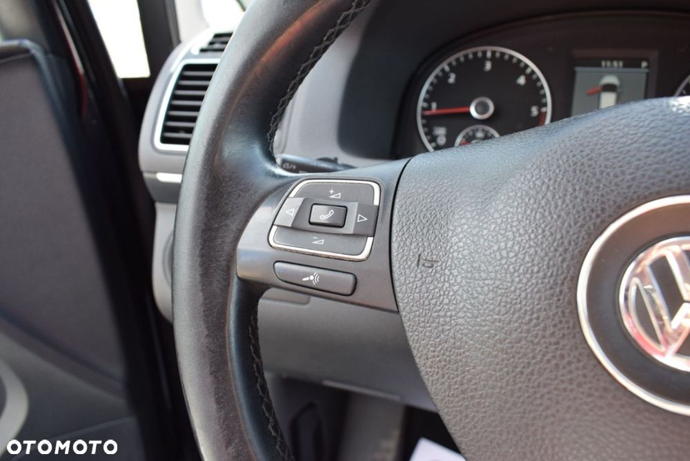Volkswagen Touran - 28
