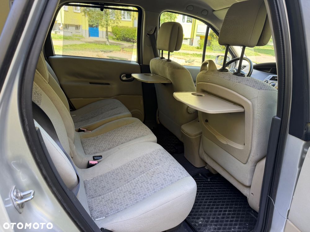 Renault Scenic 1.5 dCi Emotion - 12
