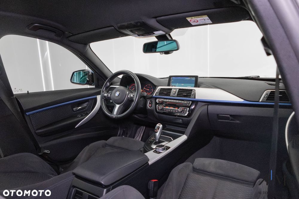 BMW Seria 3 320d xDrive M Sport - 17