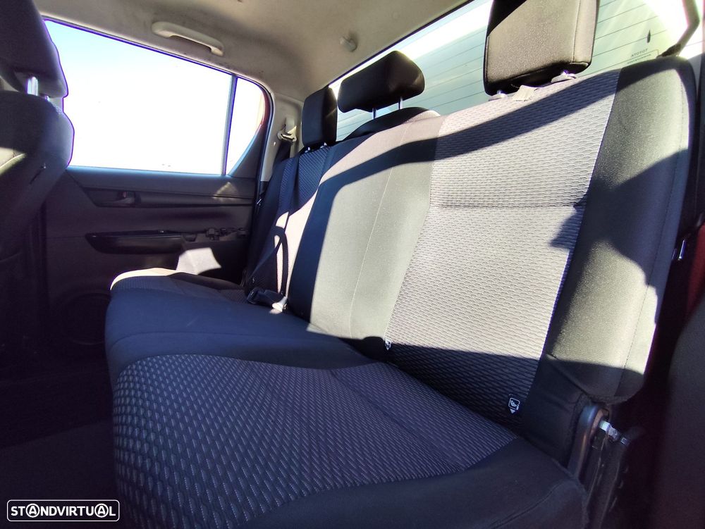 Toyota Hilux 2.4 D-4D 4WD CD CM - 29