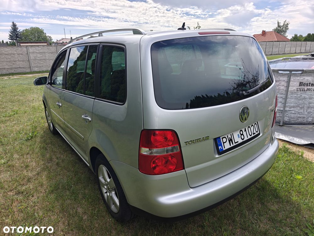 Volkswagen Touran - 32