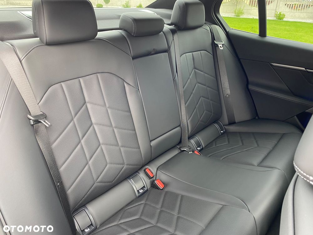 BMW Seria 5 520d xDrive - 23