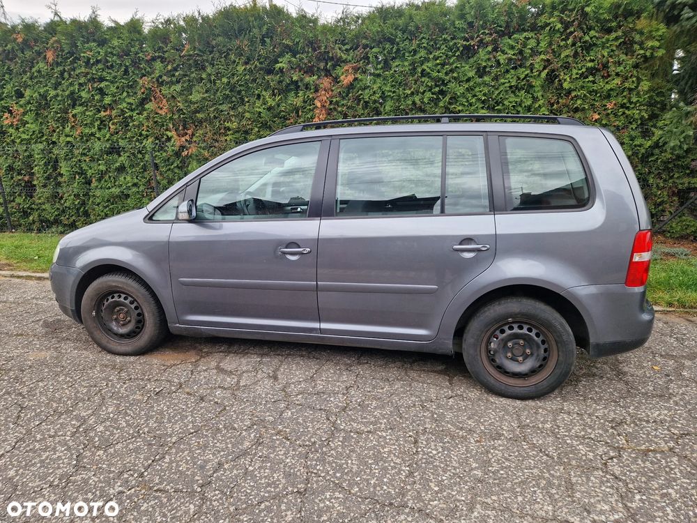Volkswagen Touran - 1