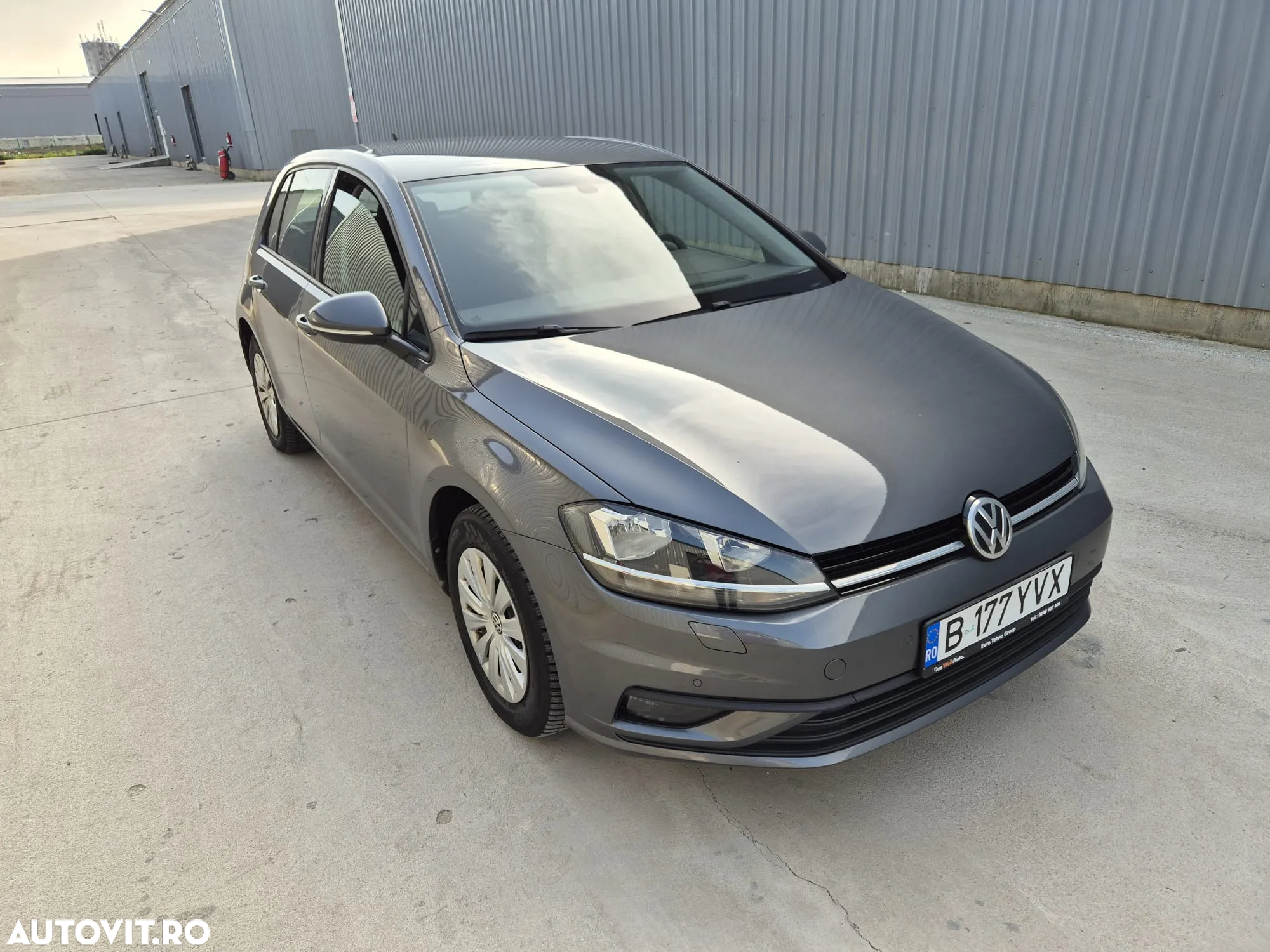 Volkswagen Golf - 2