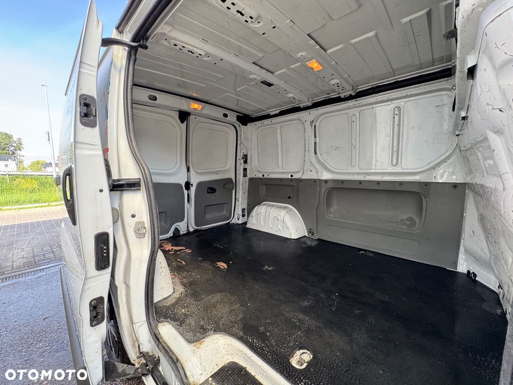 Renault Trafic - 11