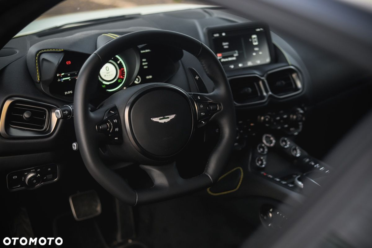 Aston Martin Vantage - 27