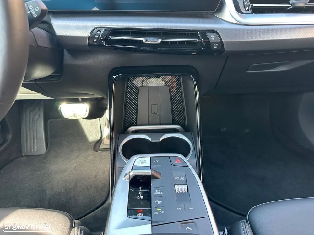 BMW iX1 eDrive20 - 12