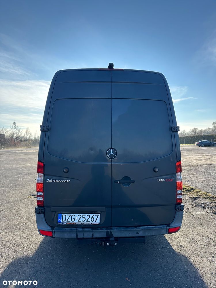 Mercedes-Benz Sprinter - 4