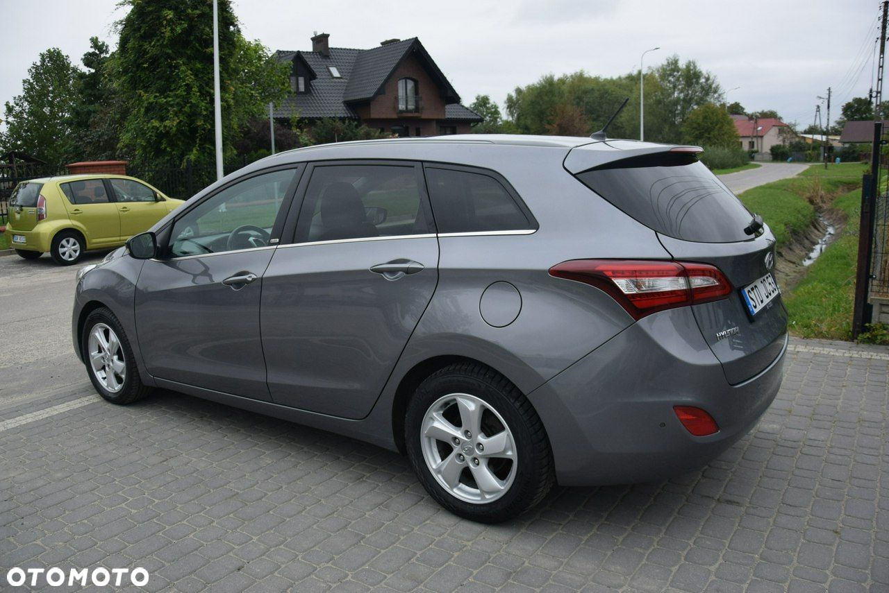 Hyundai i30 blue 1.6 CRDi YES Gold - 13
