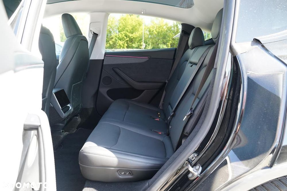 Tesla Y 83.1kWh Long Range RWD - 9