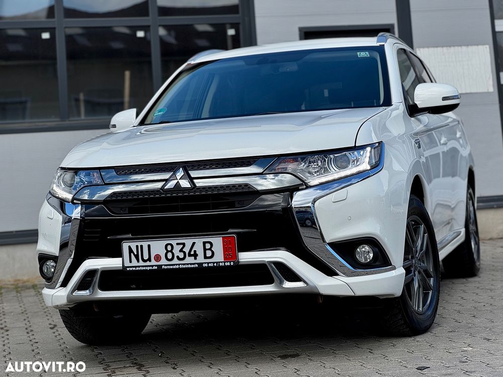 Mitsubishi Outlander 2.4 4WD Plug-In Hybrid Plus - 29