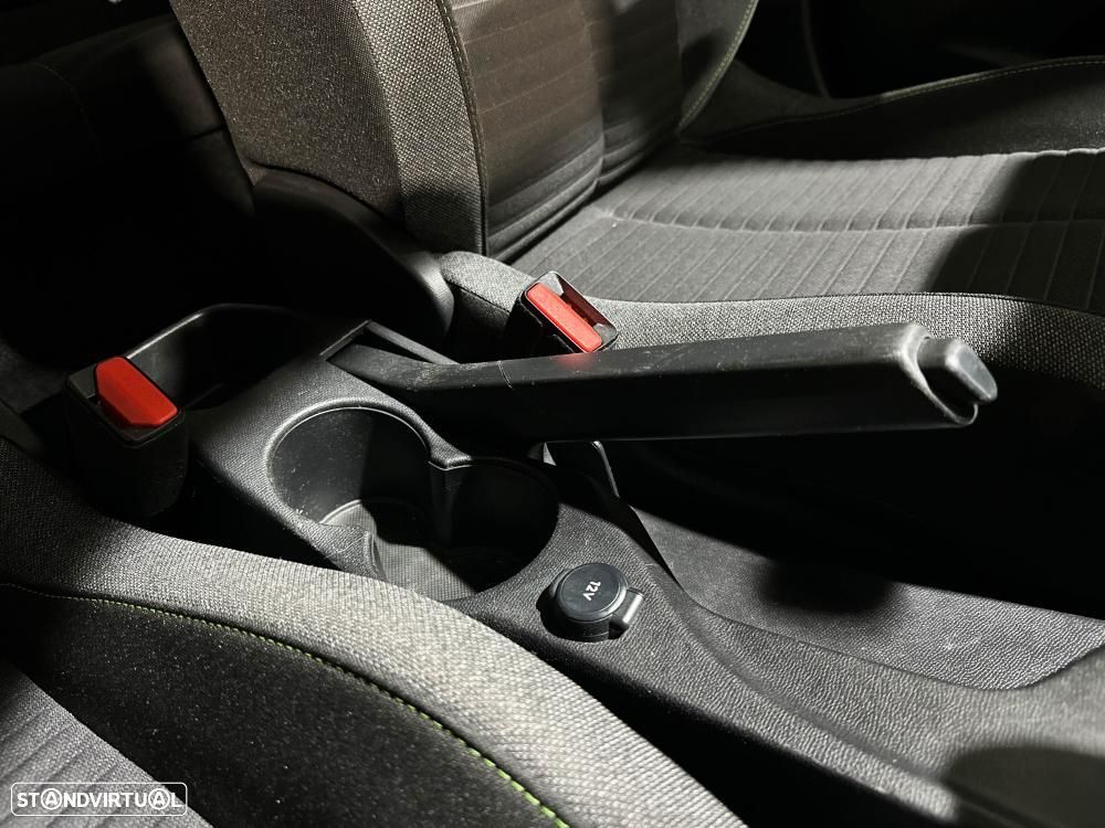 Peugeot 2008 1.2 PureTech Allure Pack - 32