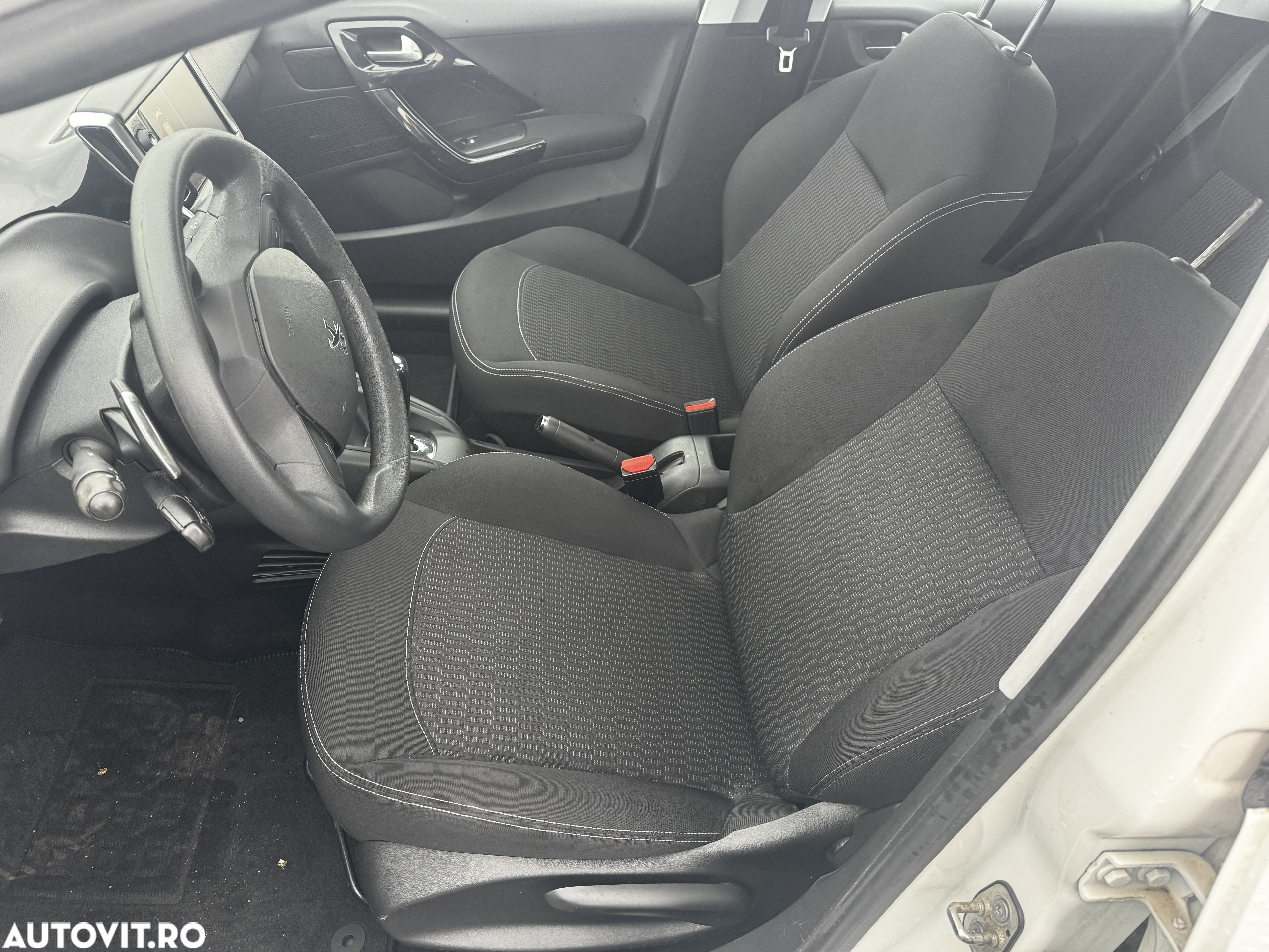 Peugeot 208 1.2 L PureTech ETG Active - 5