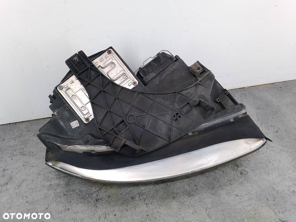 LAMPA PRZÓD LEWA XENON AUDI A4 B6 - 2