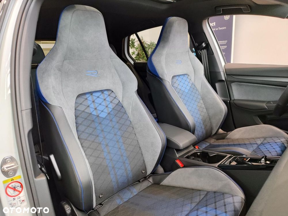 Volkswagen Golf - 22