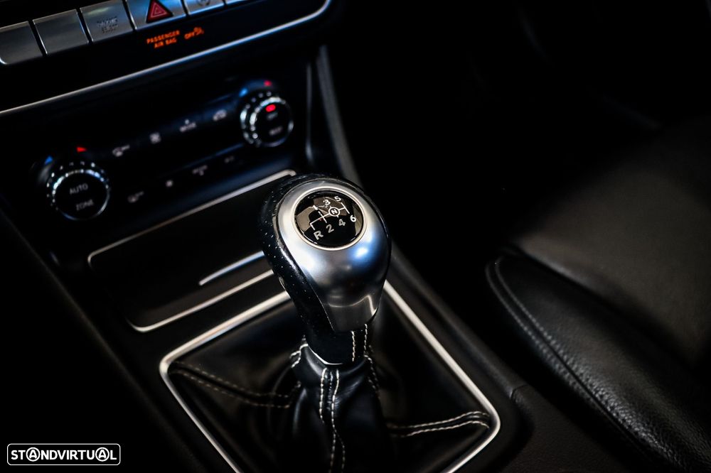 Mercedes-Benz GLA 180 d Urban - 23