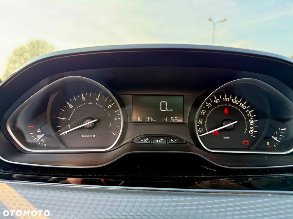 Peugeot 208 82 PureTech Style - 17
