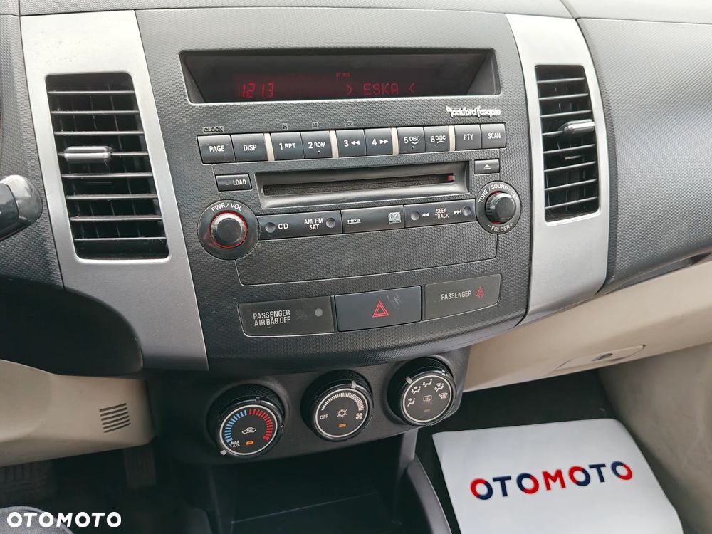 Mitsubishi Outlander 2.4 4WD CVT Intense - 23