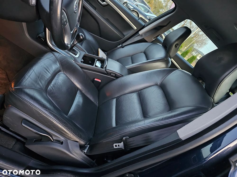 Volvo V70 D3 Momentum - 35
