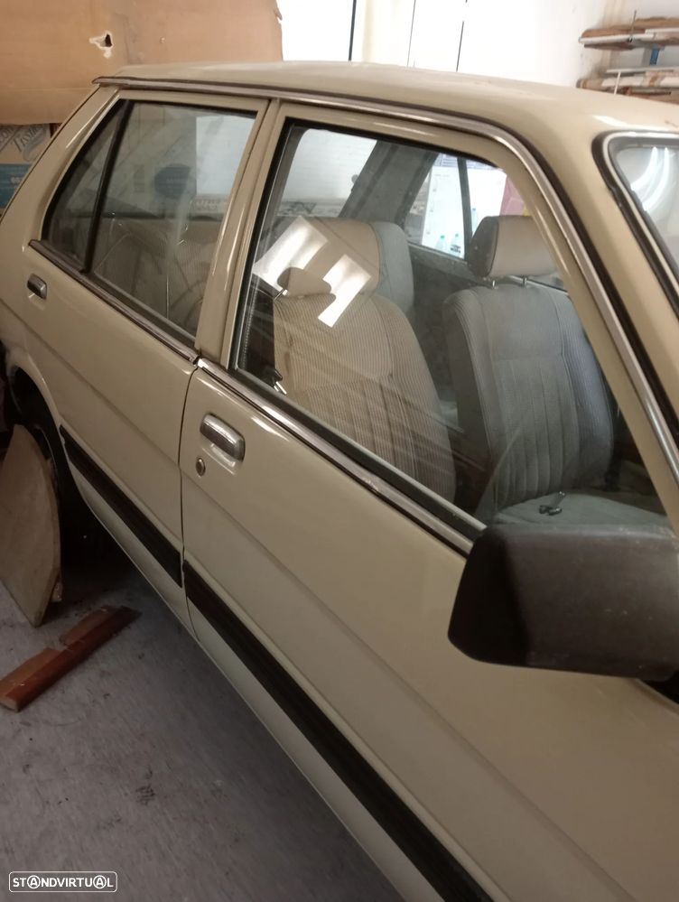Subaru 700 SDX - 1