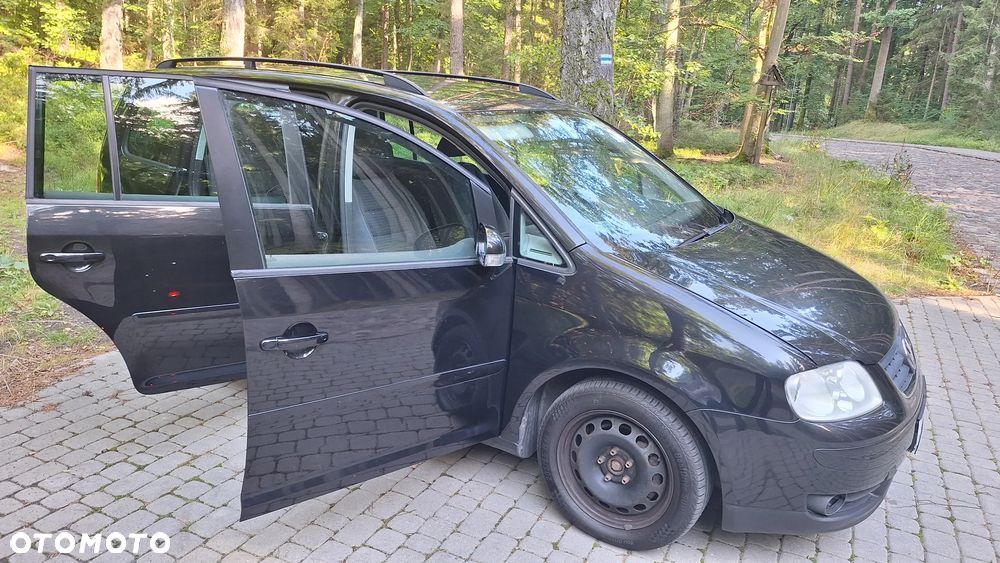 Volkswagen Touran - 16
