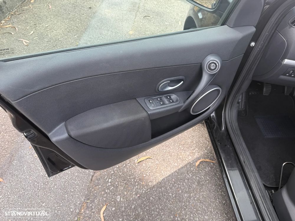 Renault Clio 1.2 16V Confort Dynamique - 9
