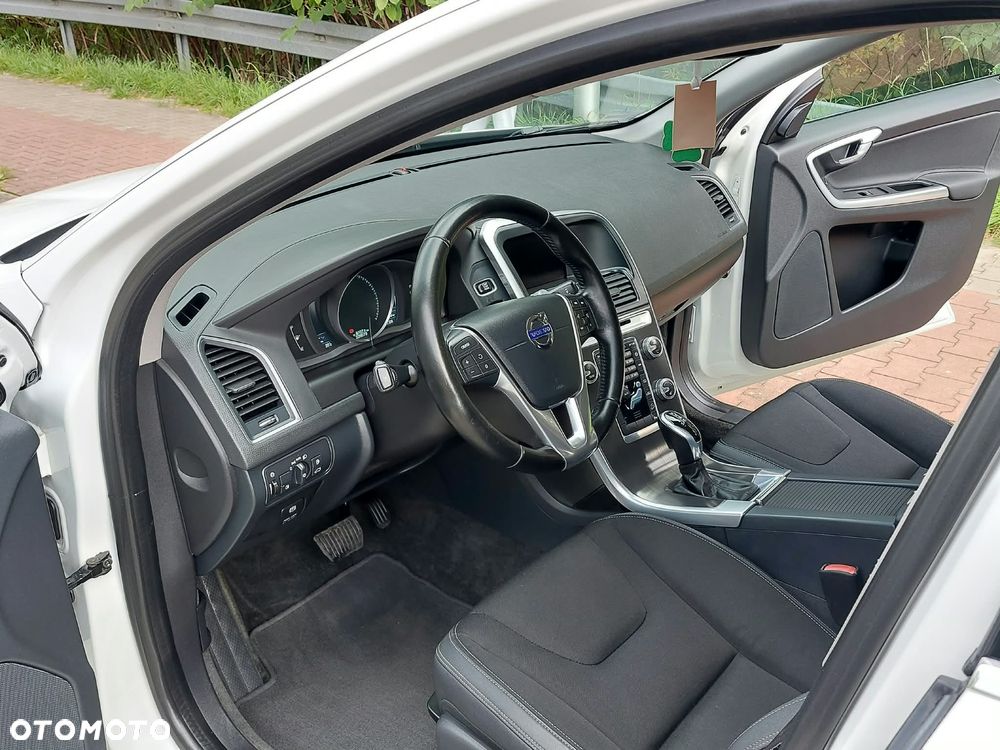 Volvo XC 60 D4 AWD Momentum - 8