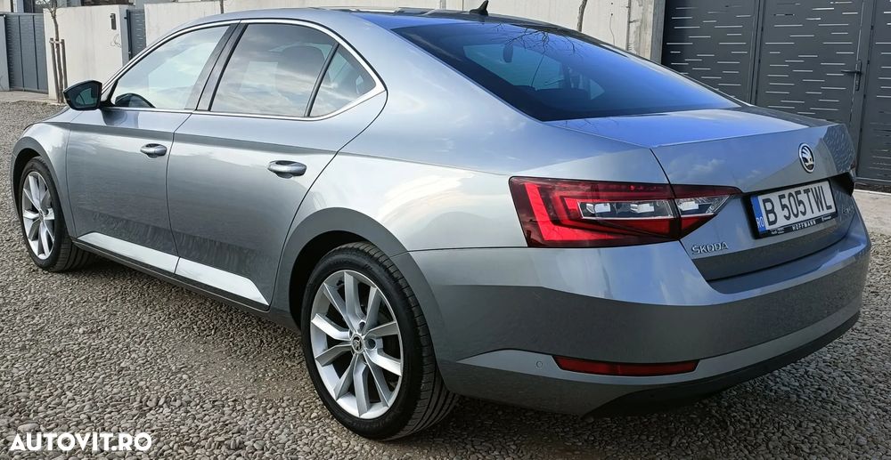 Skoda Superb 2.0 TDI DSG Style - 2