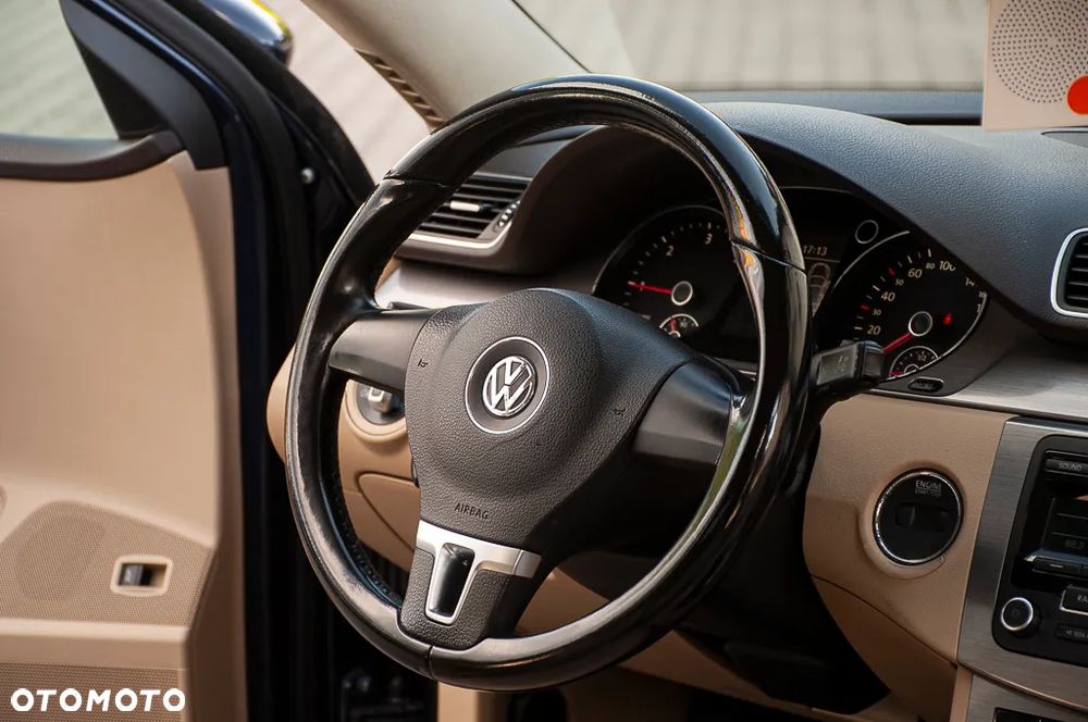 Volkswagen Passat 2.0 TDI Comfortline - 26