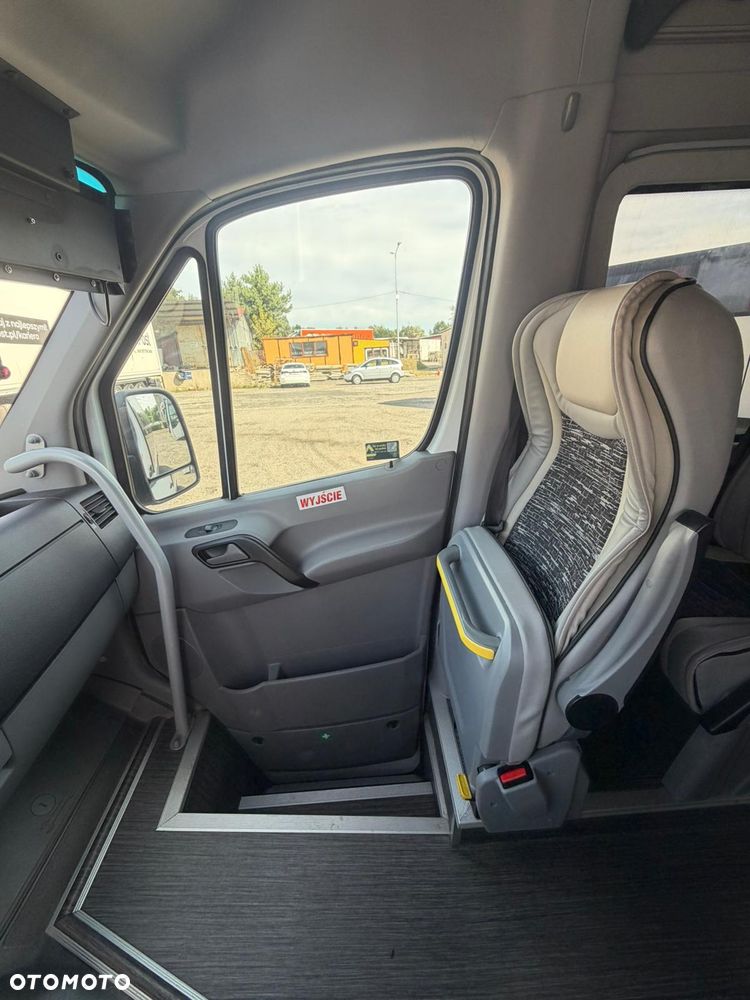 Mercedes-Benz Sprinter - 14
