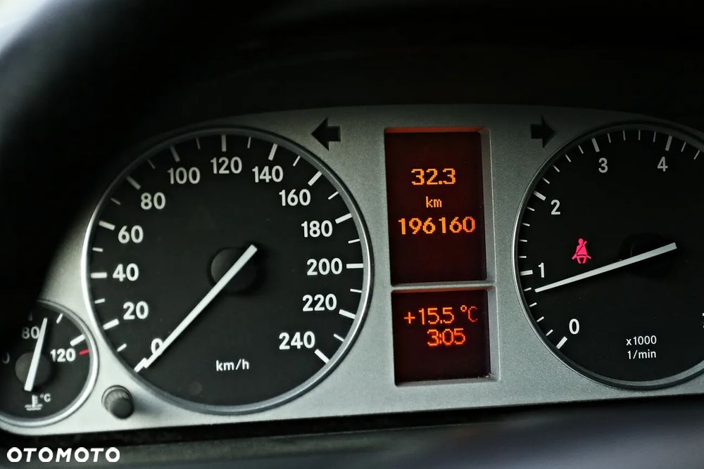 Mercedes-Benz Klasa B 200 Special Edition - 38