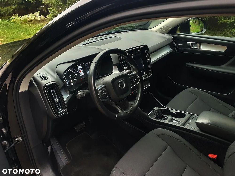 Volvo XC 40 B4 B AWD DKG Momentum Pro - 11