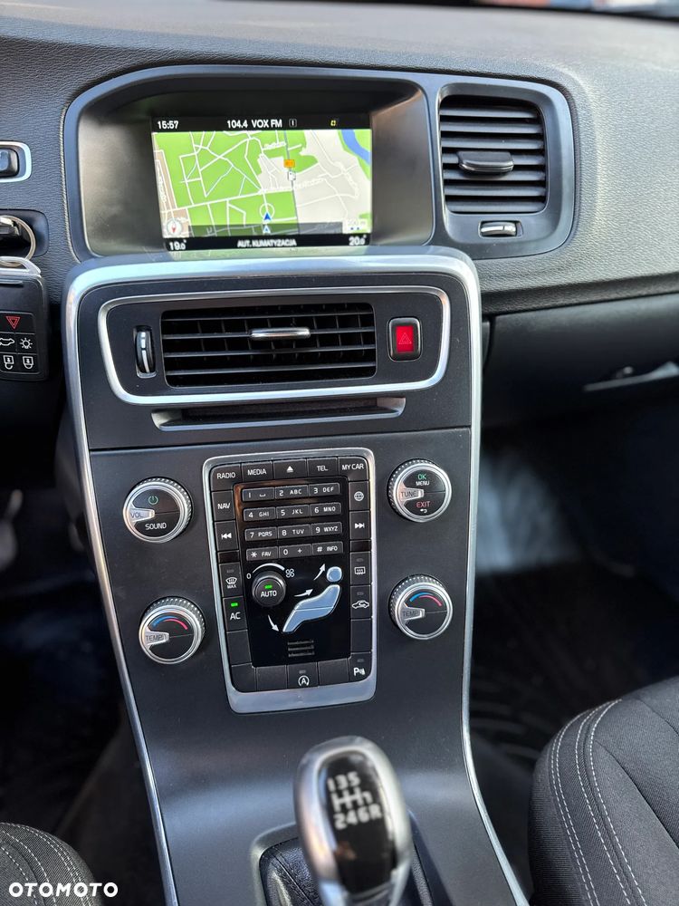 Volvo V60 D4 Momentum - 21