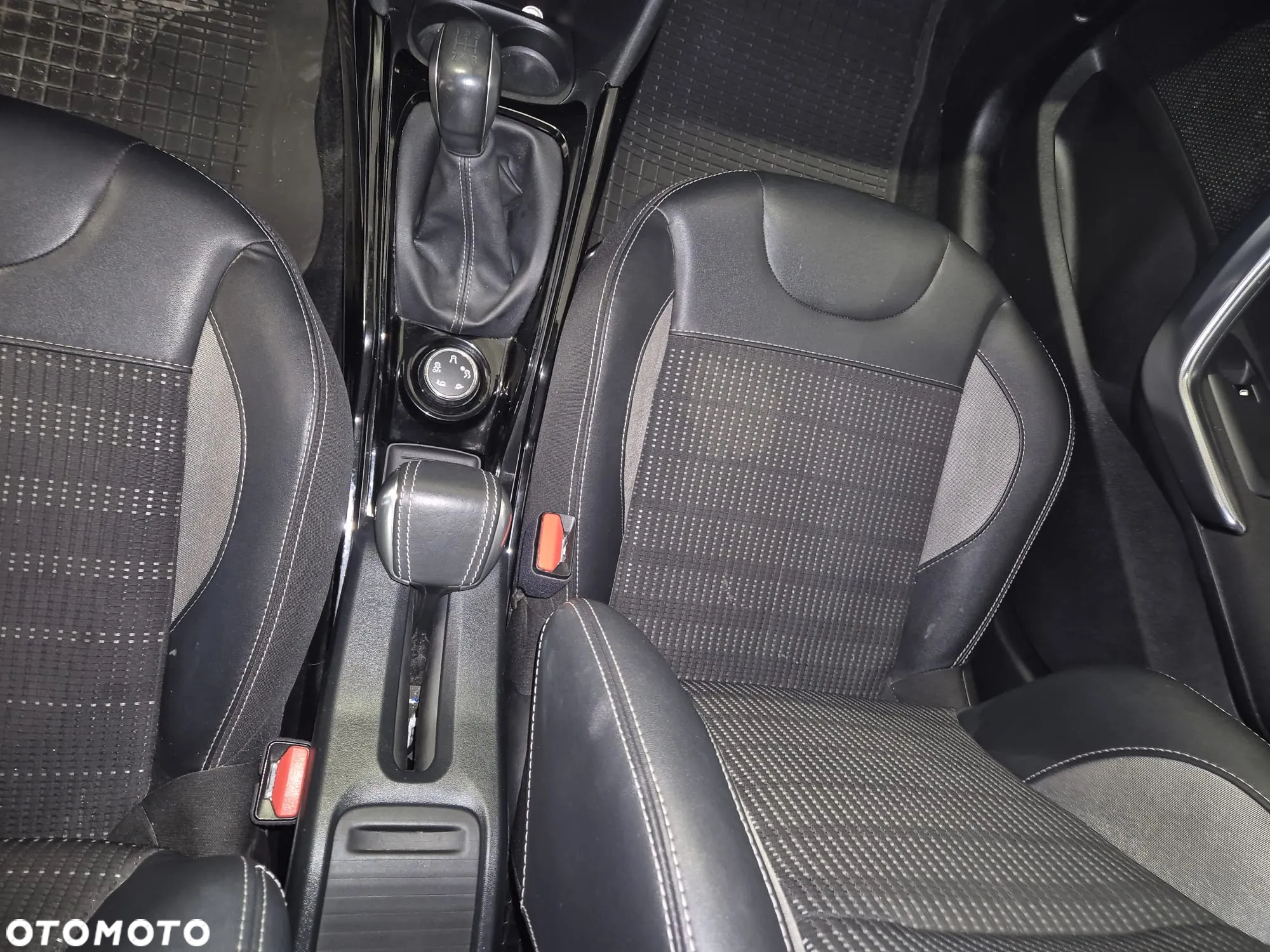 Peugeot 2008 1.2 Pure Tech Allure S&S - 19