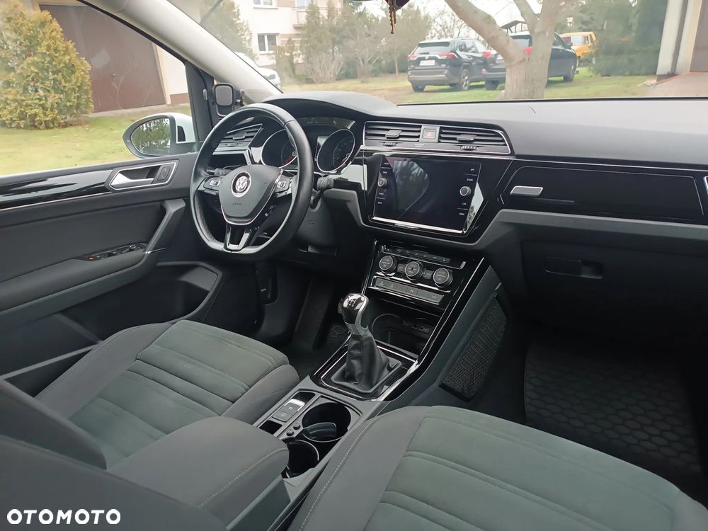 Volkswagen Touran 1.5 TSI EVO Highline - 23
