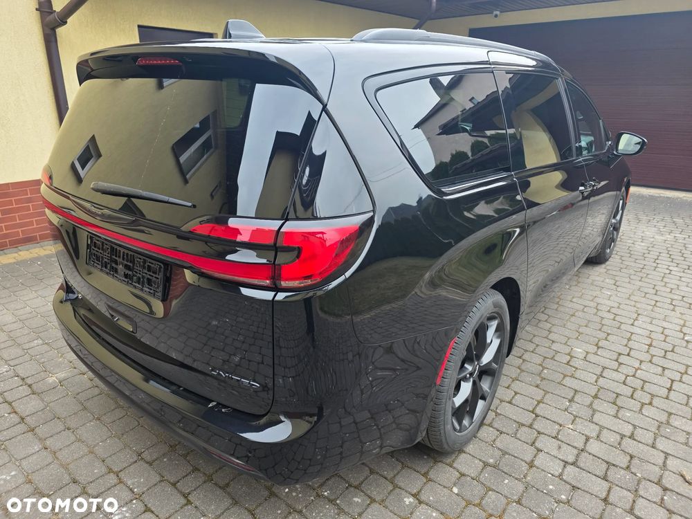 Chrysler Pacifica - 4