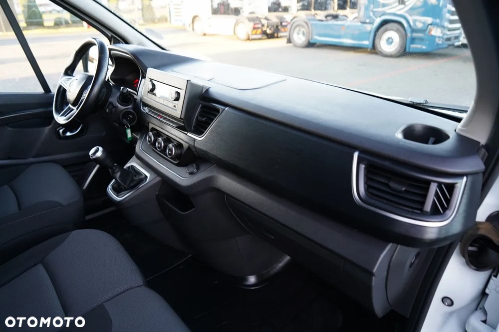 Renault TRAFIC III / BUS / 9 MIEJSC / PIERWSZY WŁAŚCICIEL / POLSKI SALON / 2022 ROK / - 31