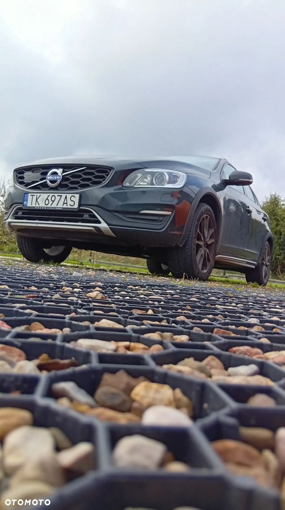 Volvo V60 Cross Country - 1