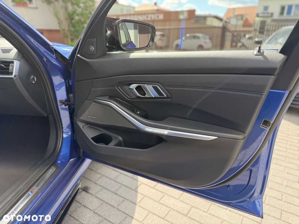 BMW Seria 3 320d xDrive M Sport - 26