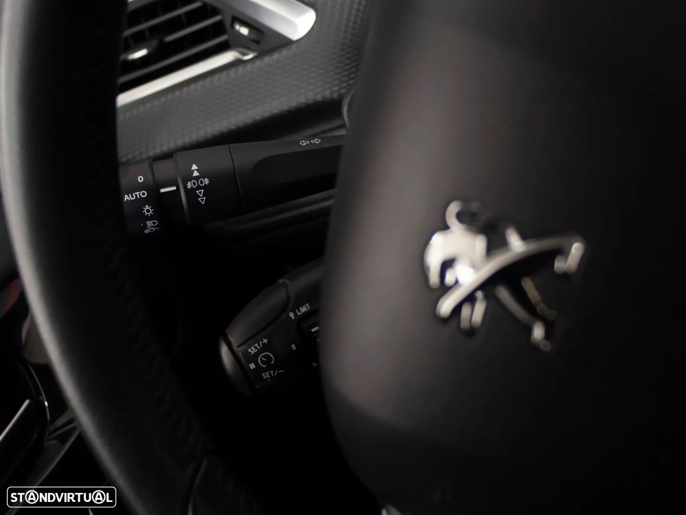 Peugeot 2008 1.2 PureTech Signature - 21