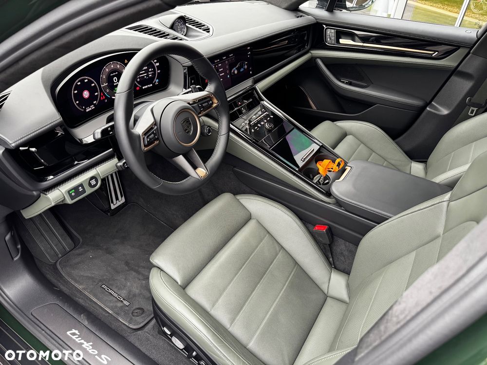 Porsche Panamera Turbo S E-Hybrid PHEV - 19