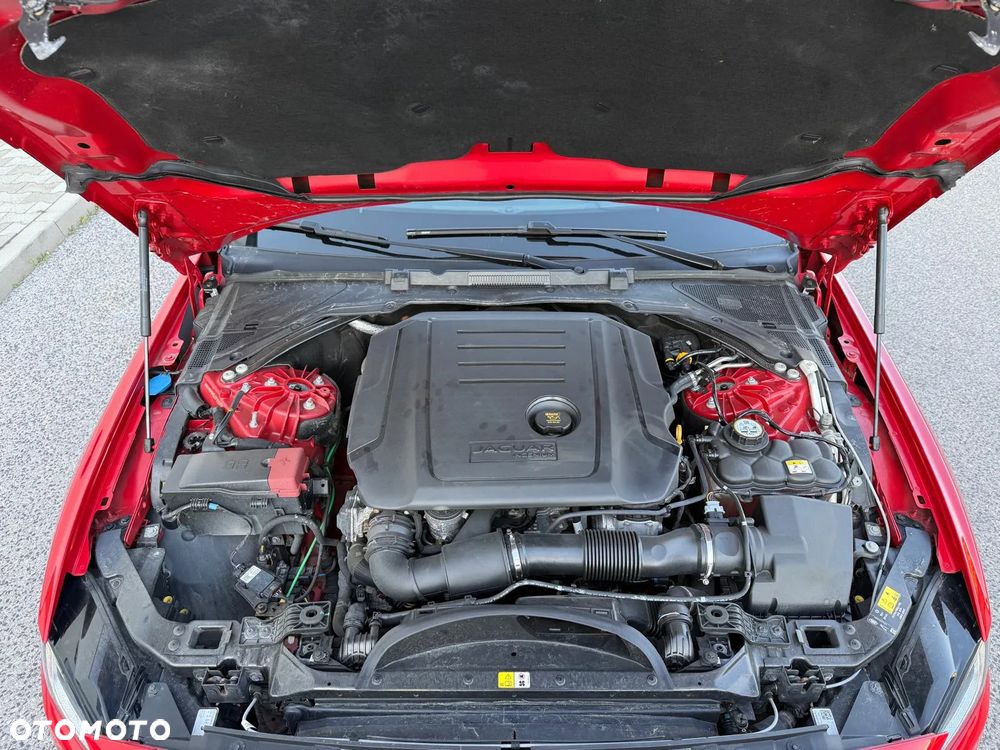 Jaguar XE 2.0 D180 R-Dynamic SE - 34