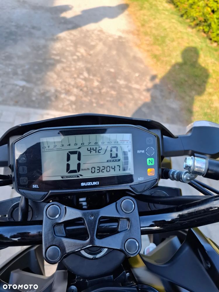 Suzuki GSX - 12