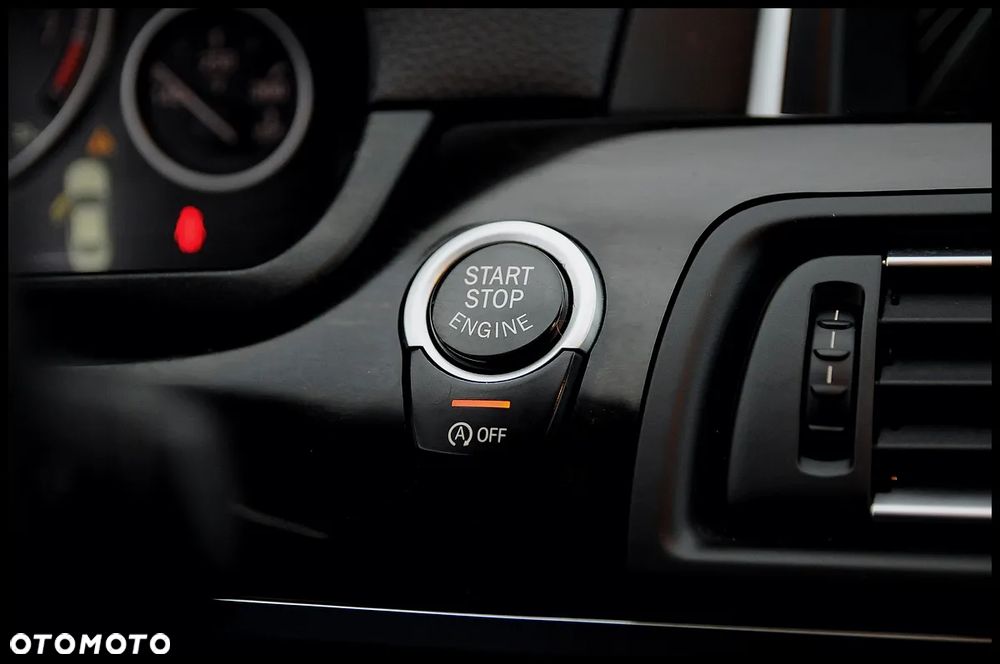 BMW Seria 5 528i - 33
