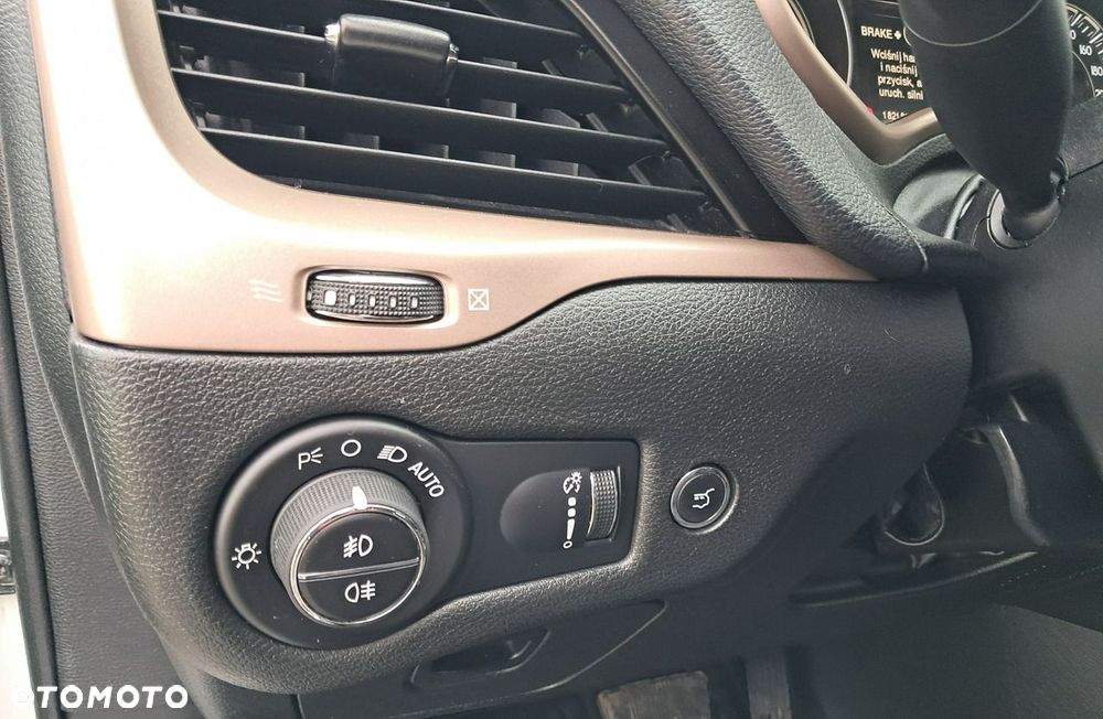 Jeep Cherokee - 22
