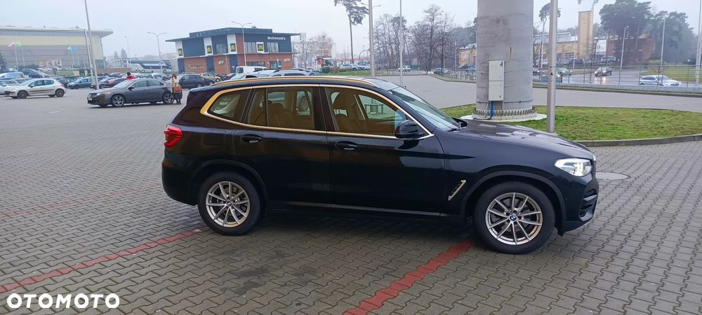 BMW X3 sDrive18d - 26