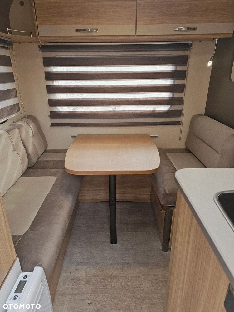 Caravelair WŁĄCZ FILMIK. DMC 1150. ŁÓŻKO MAŁZEŃSKIE, SYPIALNIO JADALNIA. ŁAZIENKA. PIĘKNA. - 15