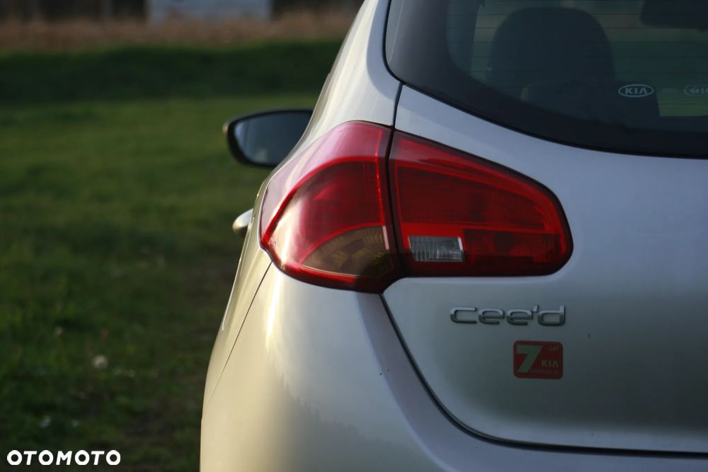 Kia Ceed - 11
